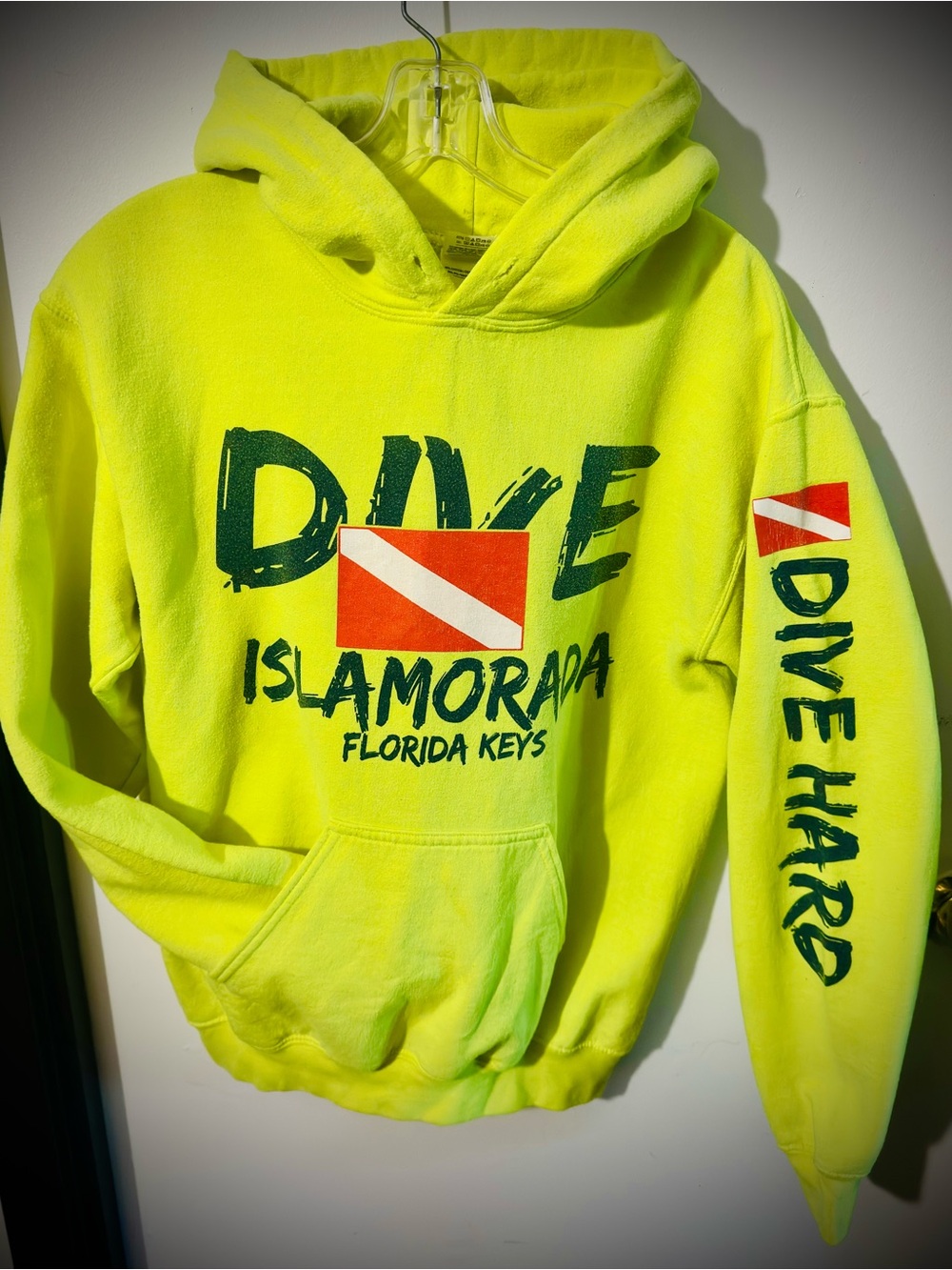 Dive Hard NeonYellow